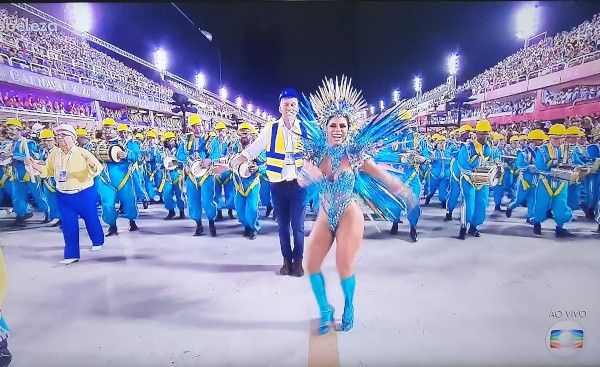 Carnaval Lexa Cai Na Avenida Em Sua Estreia Na Unidos Da Tijuca