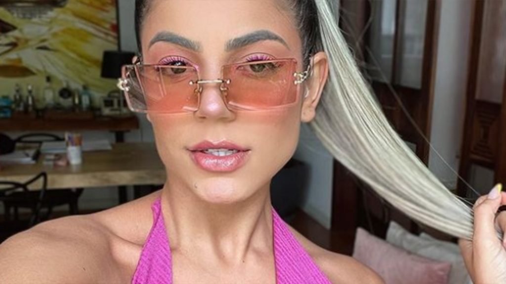 Ex BBB Hariany Almeida exibe as curvas perfeitas em fotos de biquíni