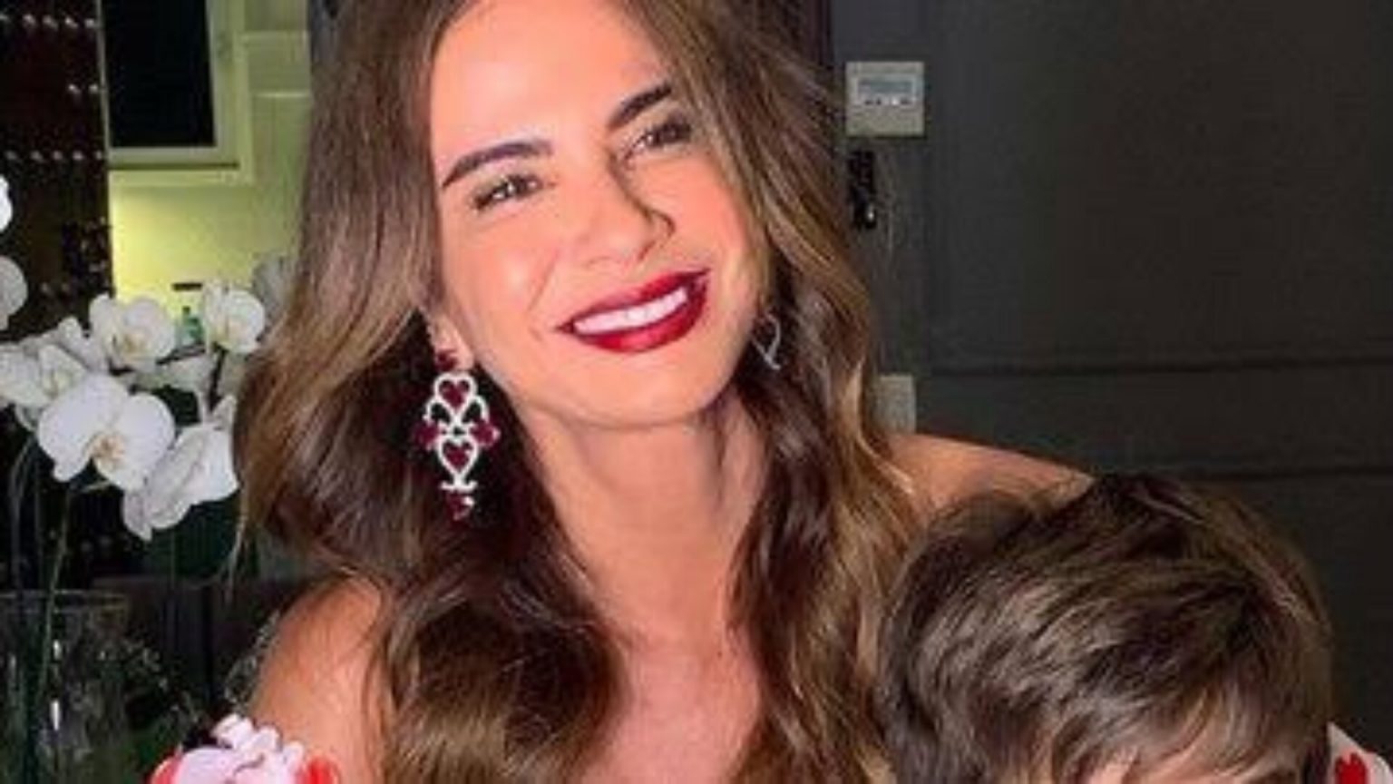 Luciana Gimenez Choca Ao Exibir Corpo Trincado De Fio Dental Em Ibiza