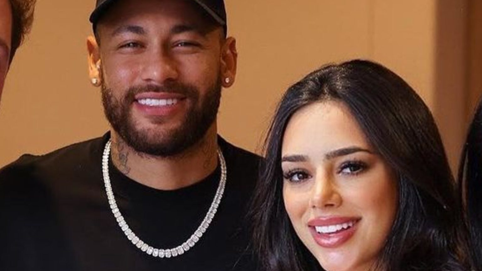 Neymar e Bruna Biancardi aparecem juntos em foto e web vai à loucura