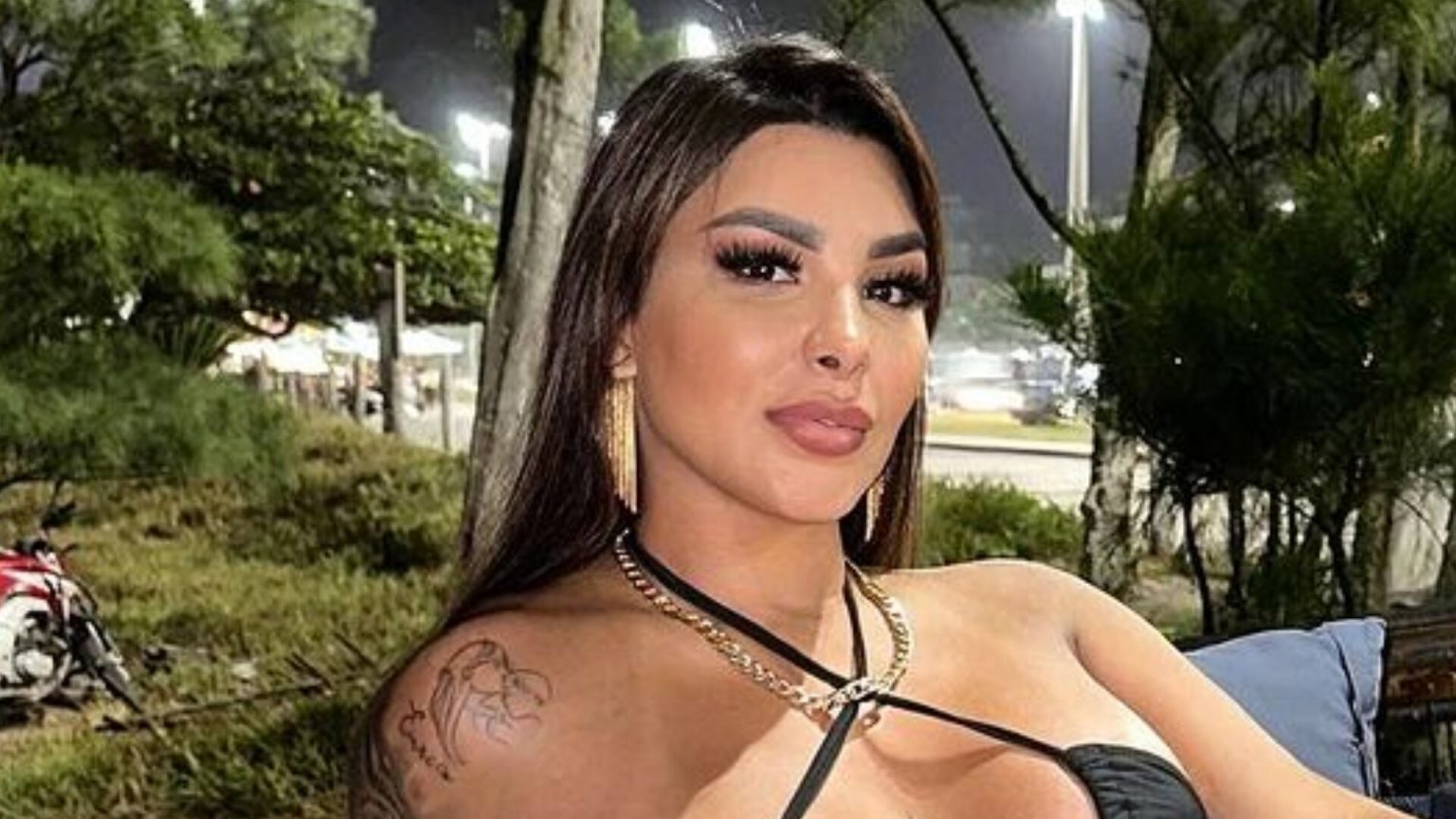 Ex Fazenda Jenny Miranda Exibe Bumbum Musculoso Ao Renovar O Bronze Em