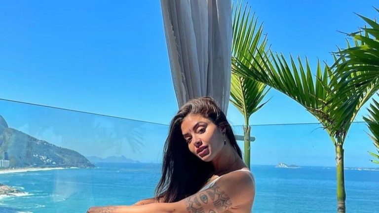 Aline Riscado Arrasa Ao Usar Biquíni Cavadíssimo 