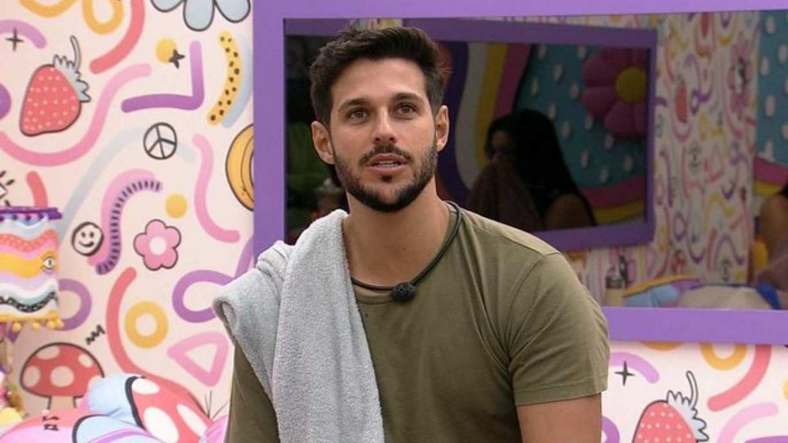 Ex BBB Rodrigo Mussi aparece pela primeira vez após acidente