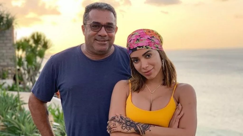 Anitta e pai, Mauro Machado