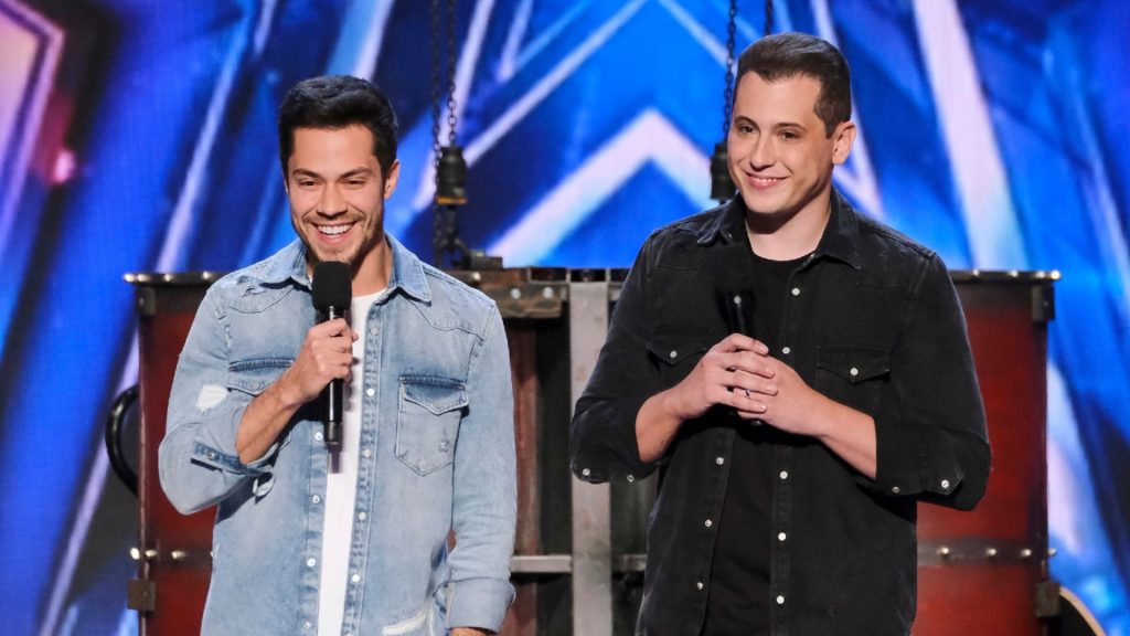 Ilusionistas Henry e Klauss durante apresentação no programa 'America's Go Talent' (Divulgação/NBC/America's Got Talent)