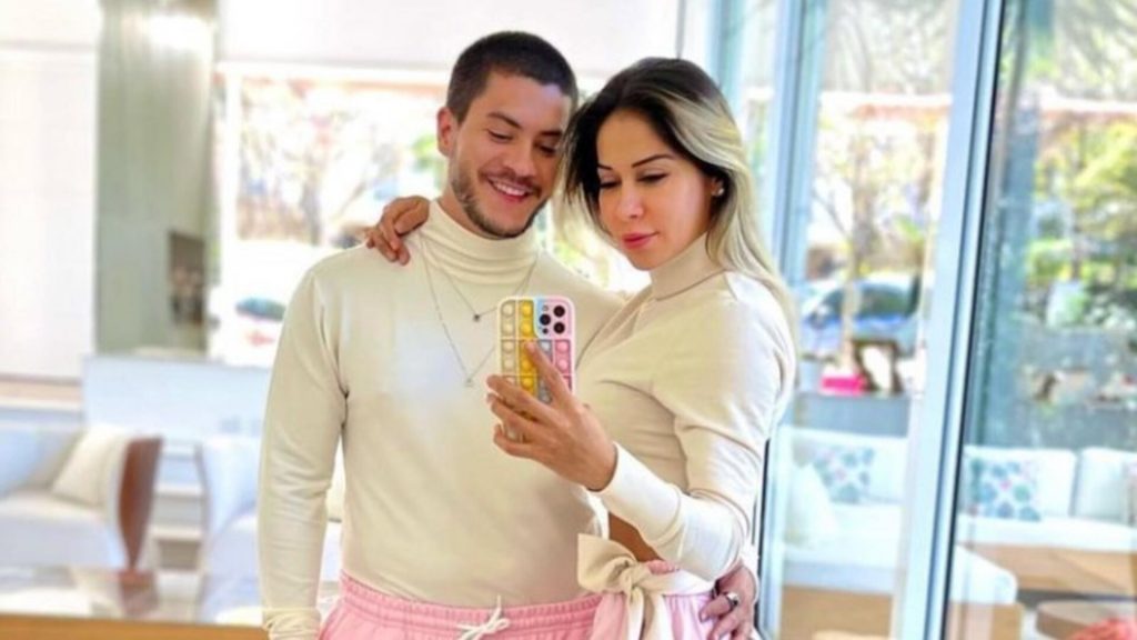 Maíra Cardi e Arthur Aguiar (Reprodução/Instagram)