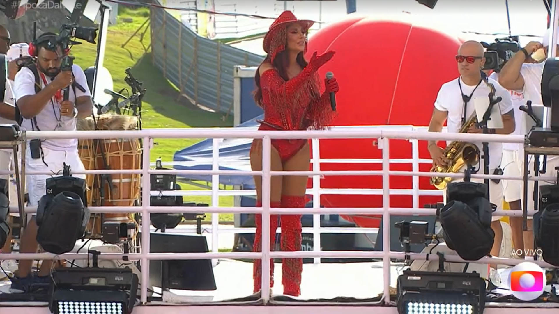 Ivete Sangalo Exibe Silhueta Escultural Ao Usar Body Cowgirl Em Bloco De Carnaval