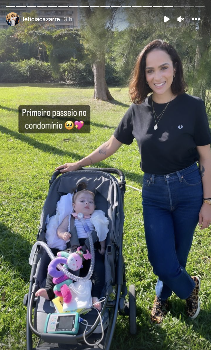 Letícia Cazarré passeia com a filha pela primeira vez. Foto: Reprodução/Instagram