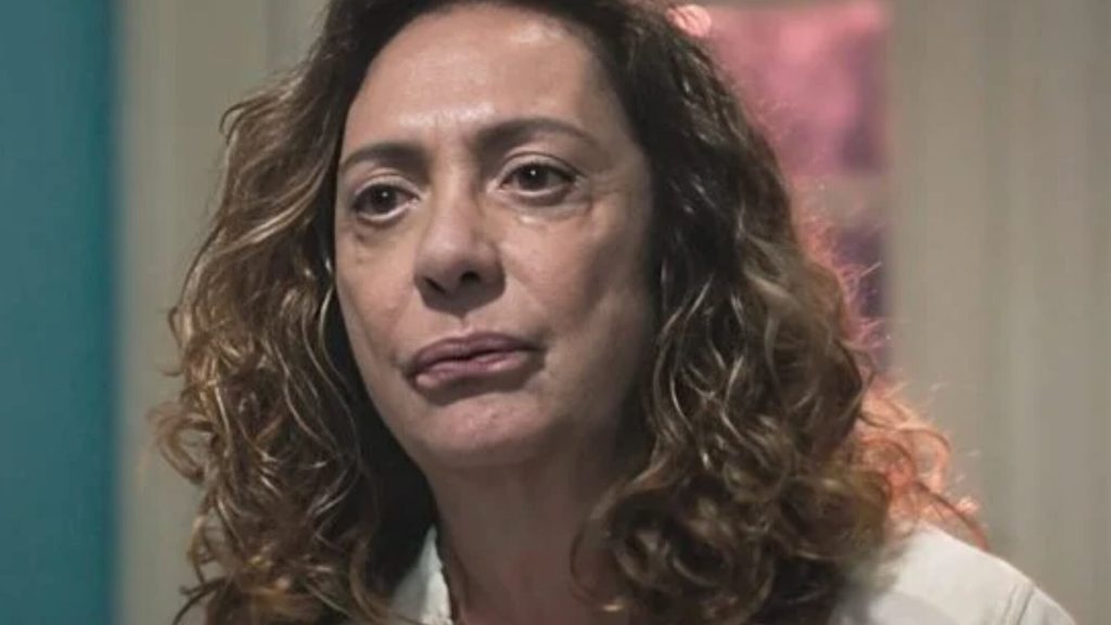 Agatha (Eliane Giardini) em 'Terra e Paixão'