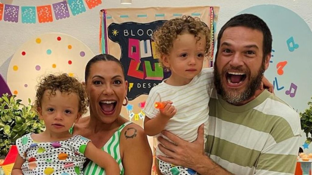 Fabiula Nascimento e Emilio Dantas com os filhos gêmeos, Roque e Raul - Reprodução/Instagram