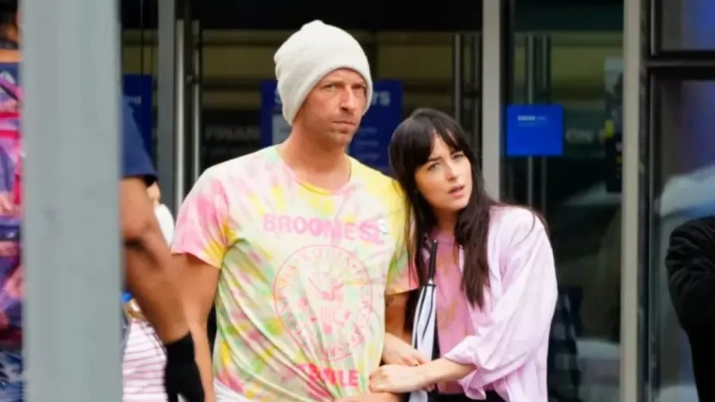 Vocalista do 'Coldplay' Chris Martin e atriz Dakota Johnson