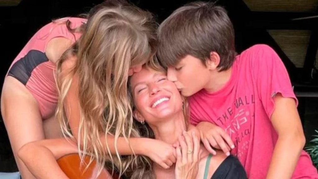 Gisele Bündchen com os filhos, Benjamin e Vivian - Reprodução/Instagram