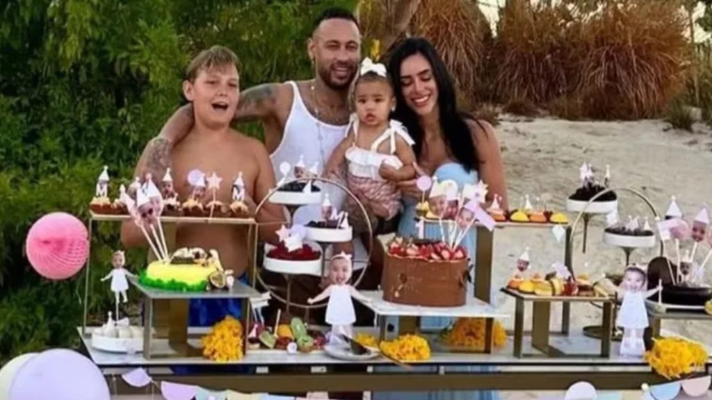 Neymar e Bruna Biancardi com Mavie e Davi Lucca