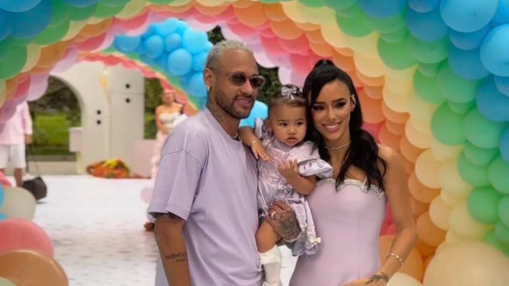 Neymar e Bruna Biancardi com a filha, Mavie