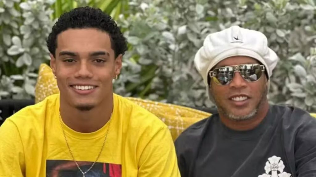 Ronaldinho Gaúcho com seu filho, João - Reprodução/Instagram