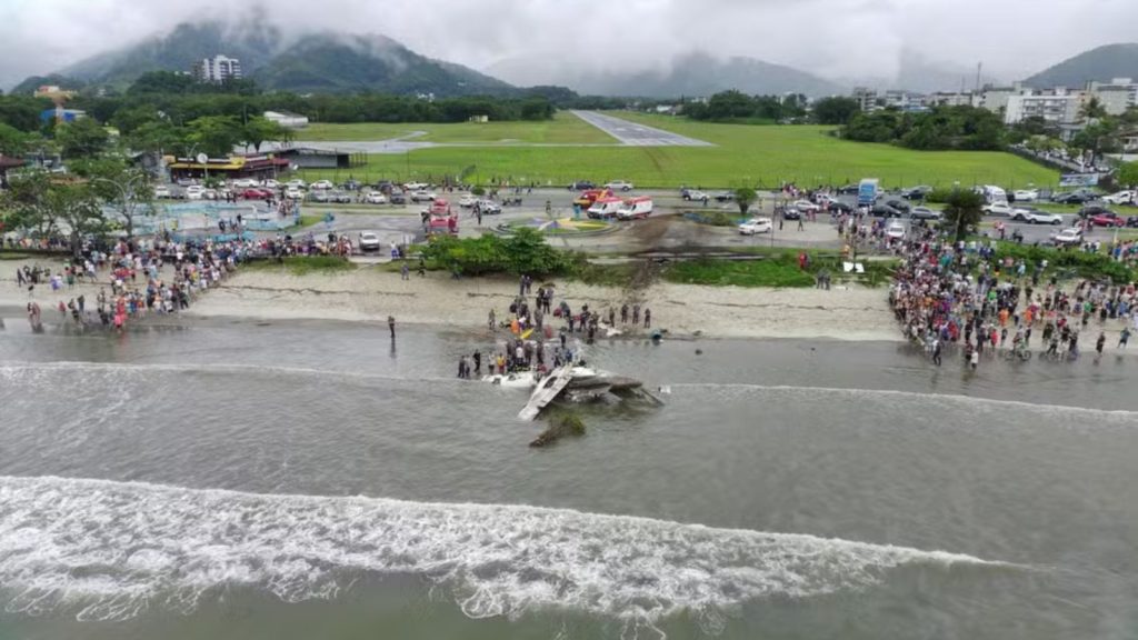 Avião cai em Ubatuba - Reprodução/Instagram