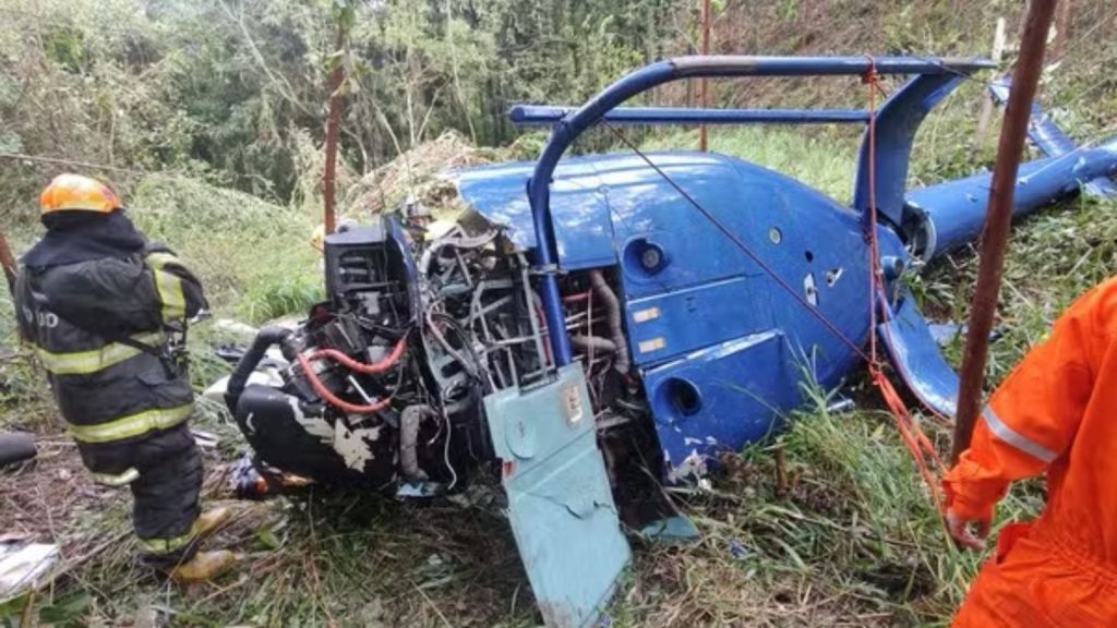 Helicóptero cai em São Paulo - Reprodução/Defesa Civil