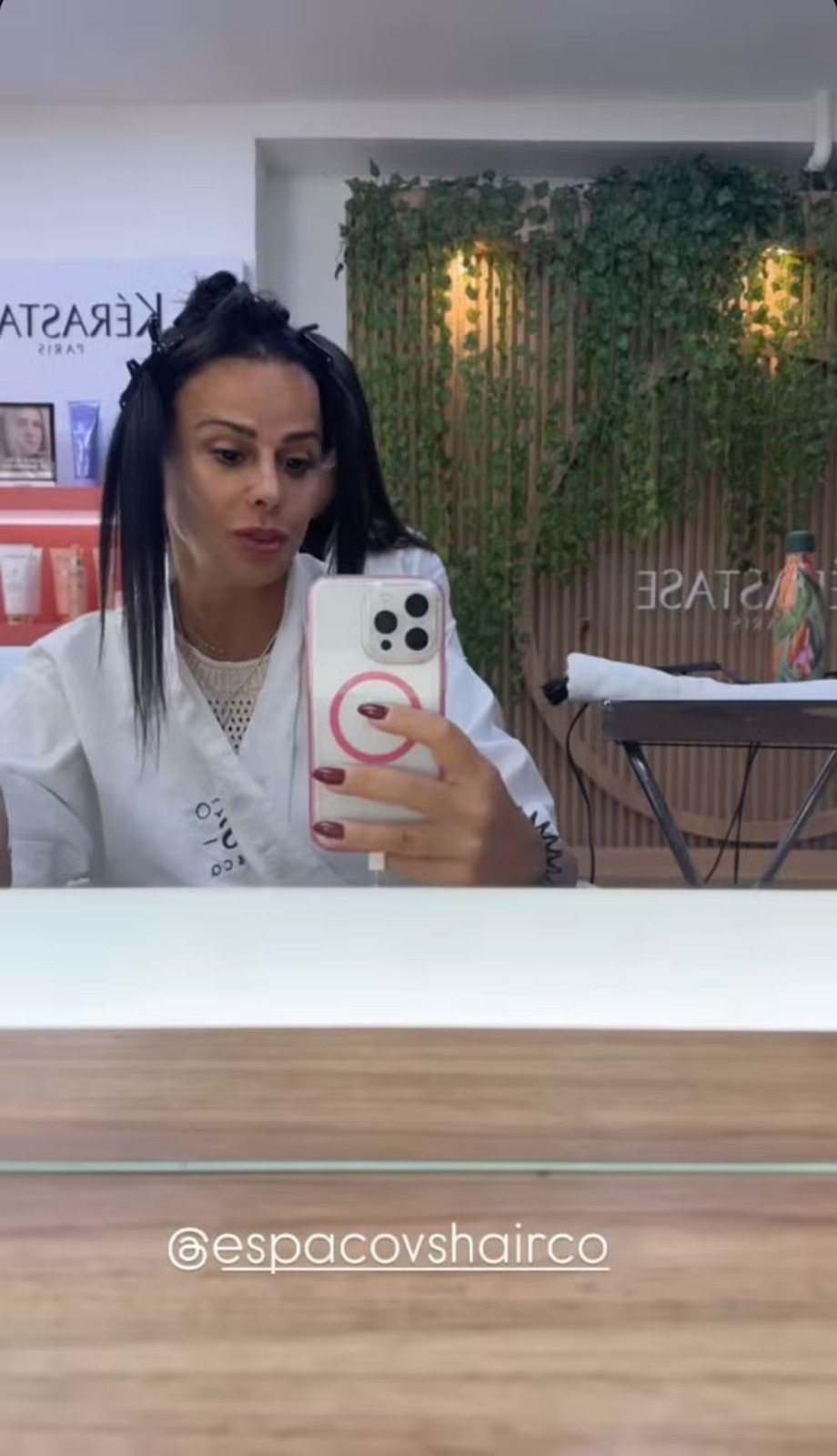 Belo frequenta o mesmo salão que Viviane Araujo (Reprodução/Instagram)