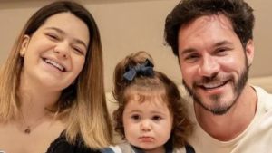 Viih Tube e Eliezer com a filha, Lua